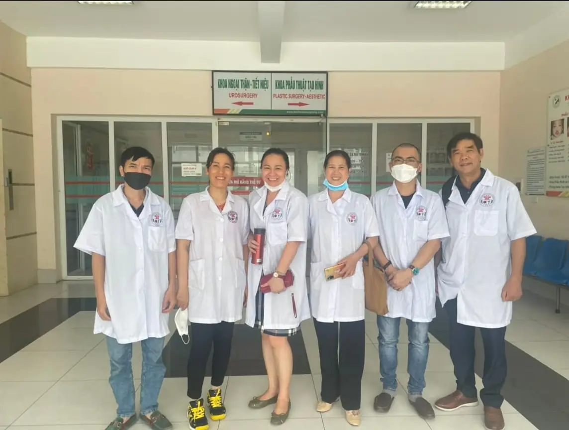 Cô Ái trong hoạt động nghề y