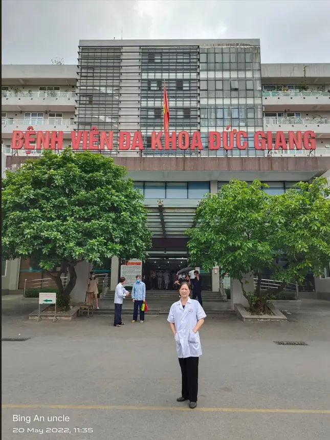 Cô Ái trong hoạt động nghề y