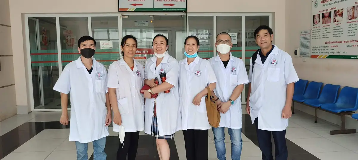 Cô Ái trong hoạt động nghề y