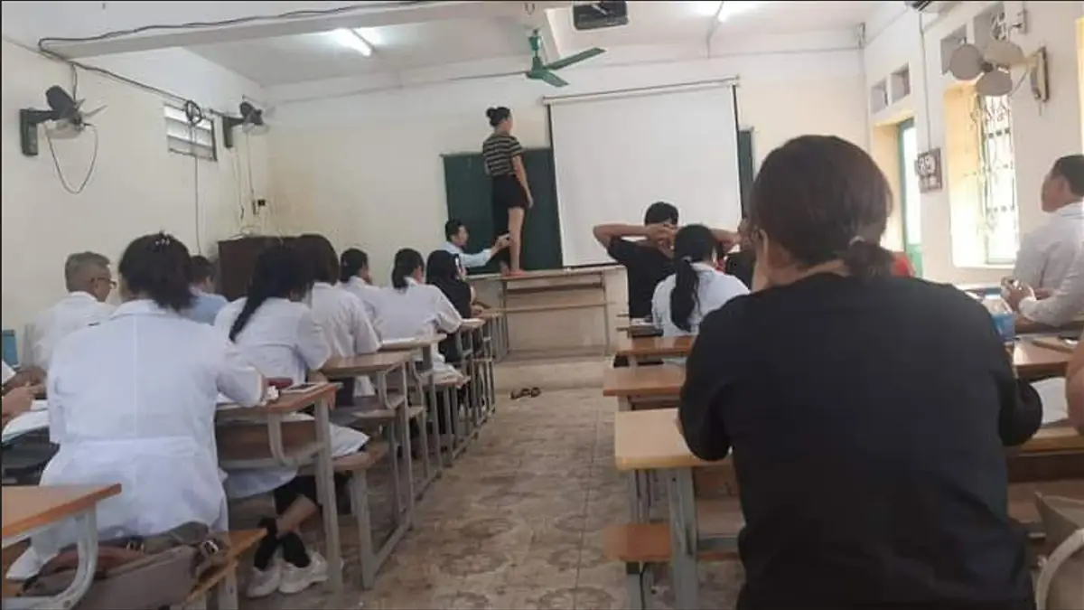 Cô Ái trong hoạt động nghề y