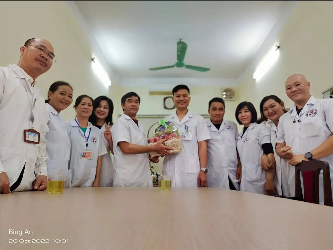 Cô Ái trong hoạt động nghề y